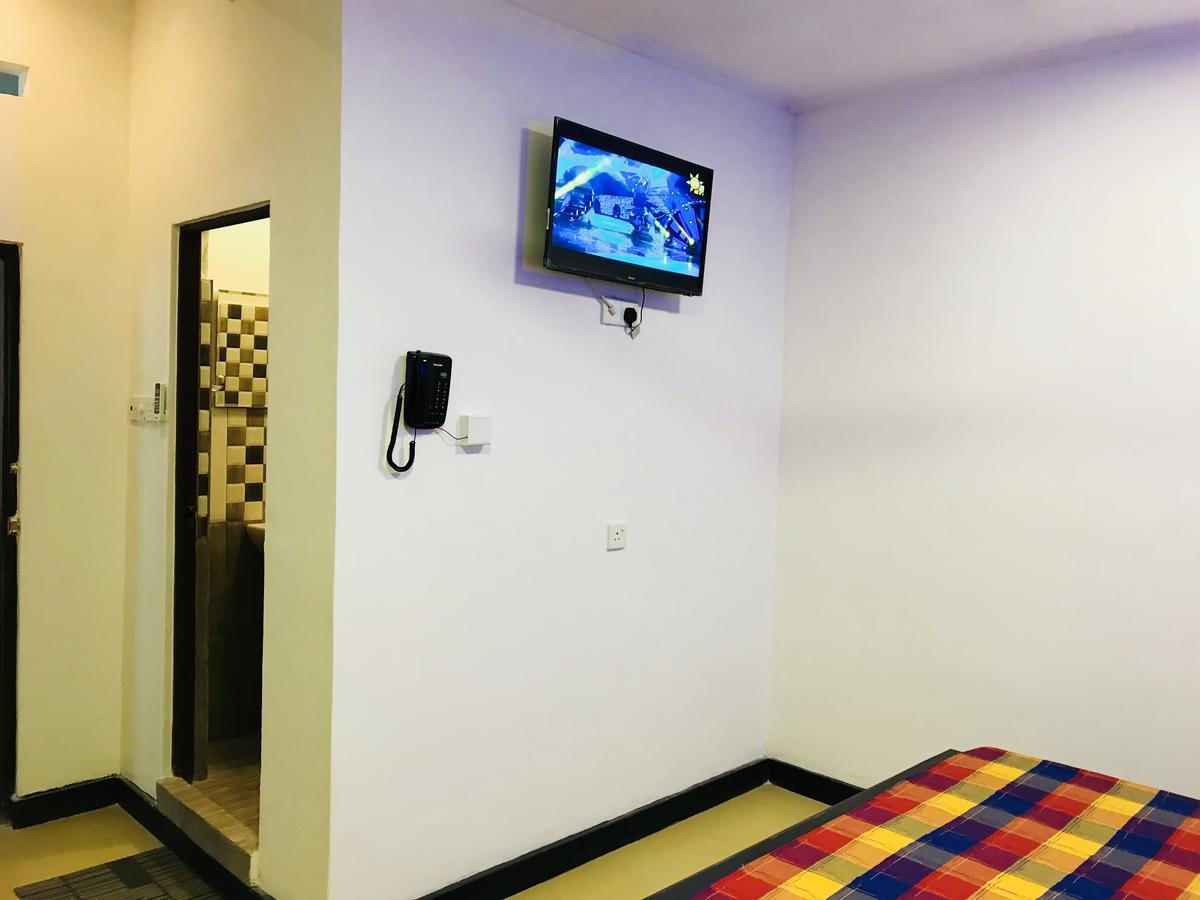 Travellers Halt Hotel Ratnapura Exterior foto