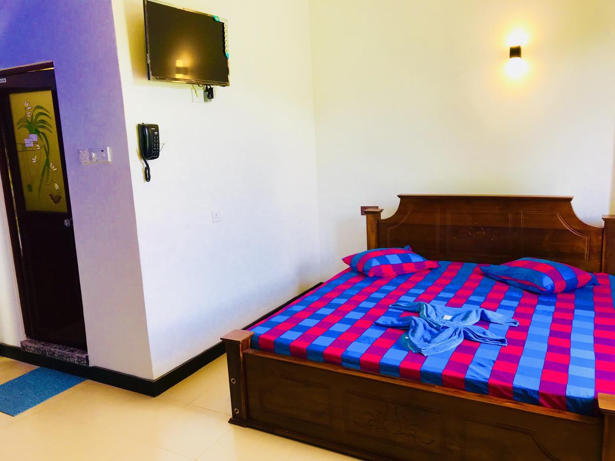 Travellers Halt Hotel Ratnapura Exterior foto