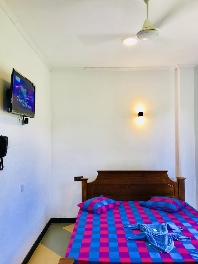 Travellers Halt Hotel Ratnapura Exterior foto