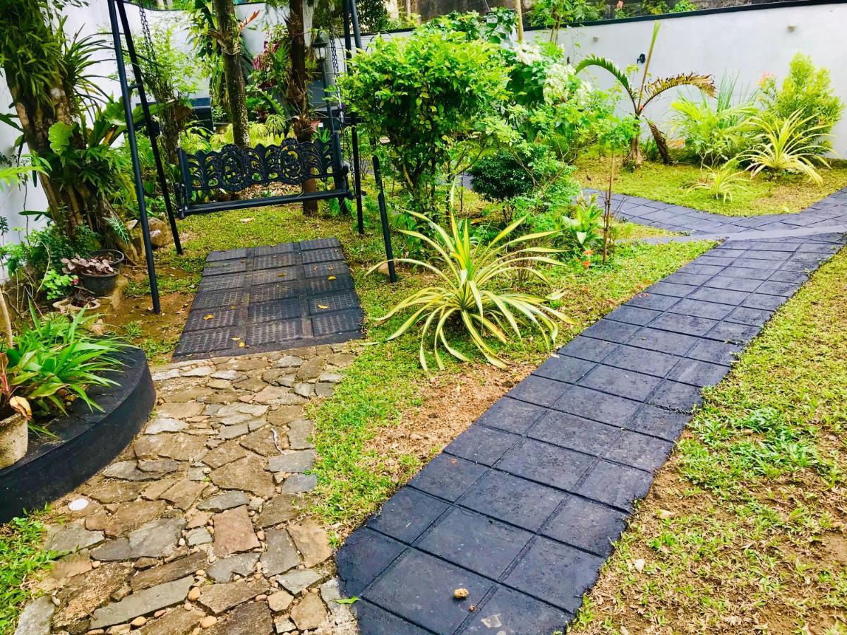 Travellers Halt Hotel Ratnapura Exterior foto